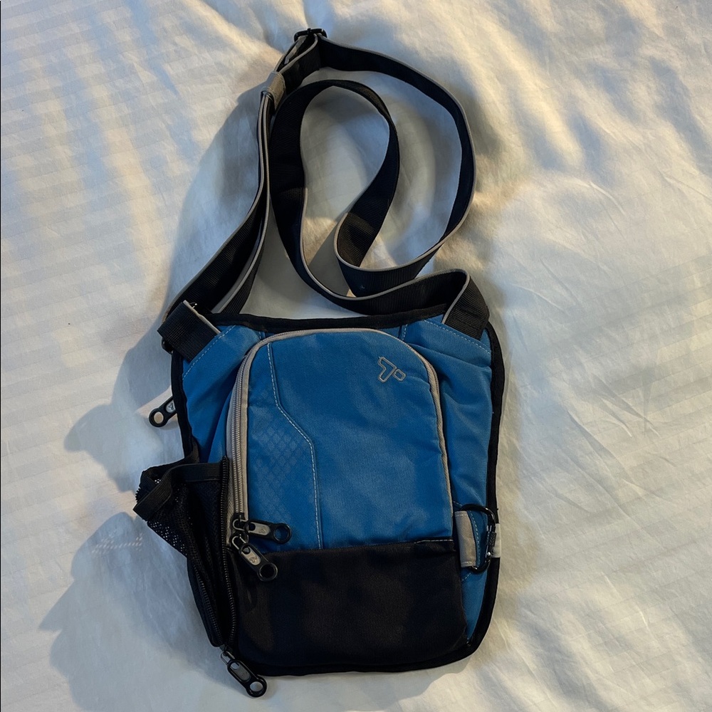 Travelon Anti-theft Crossbody Bag like new!